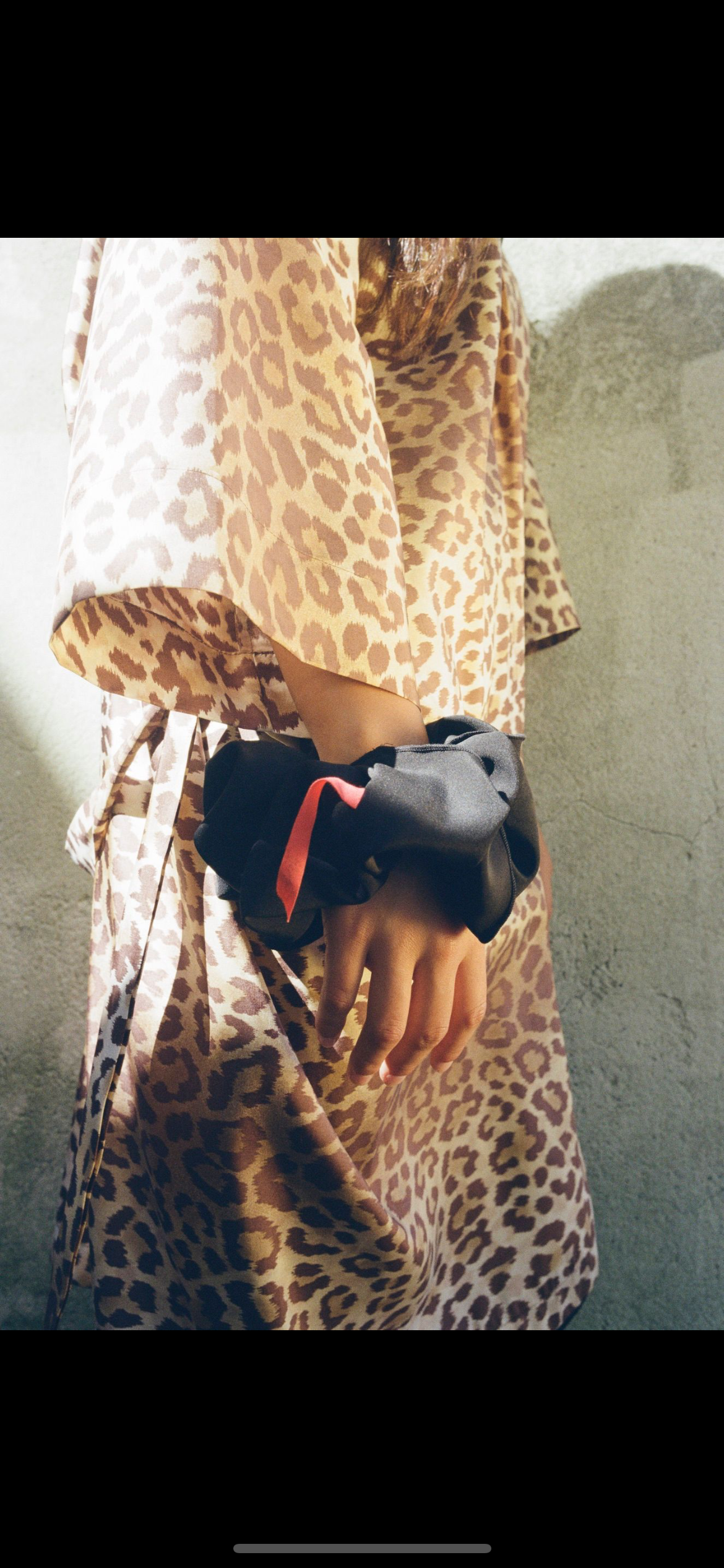 Scrunchie ~ Black silk